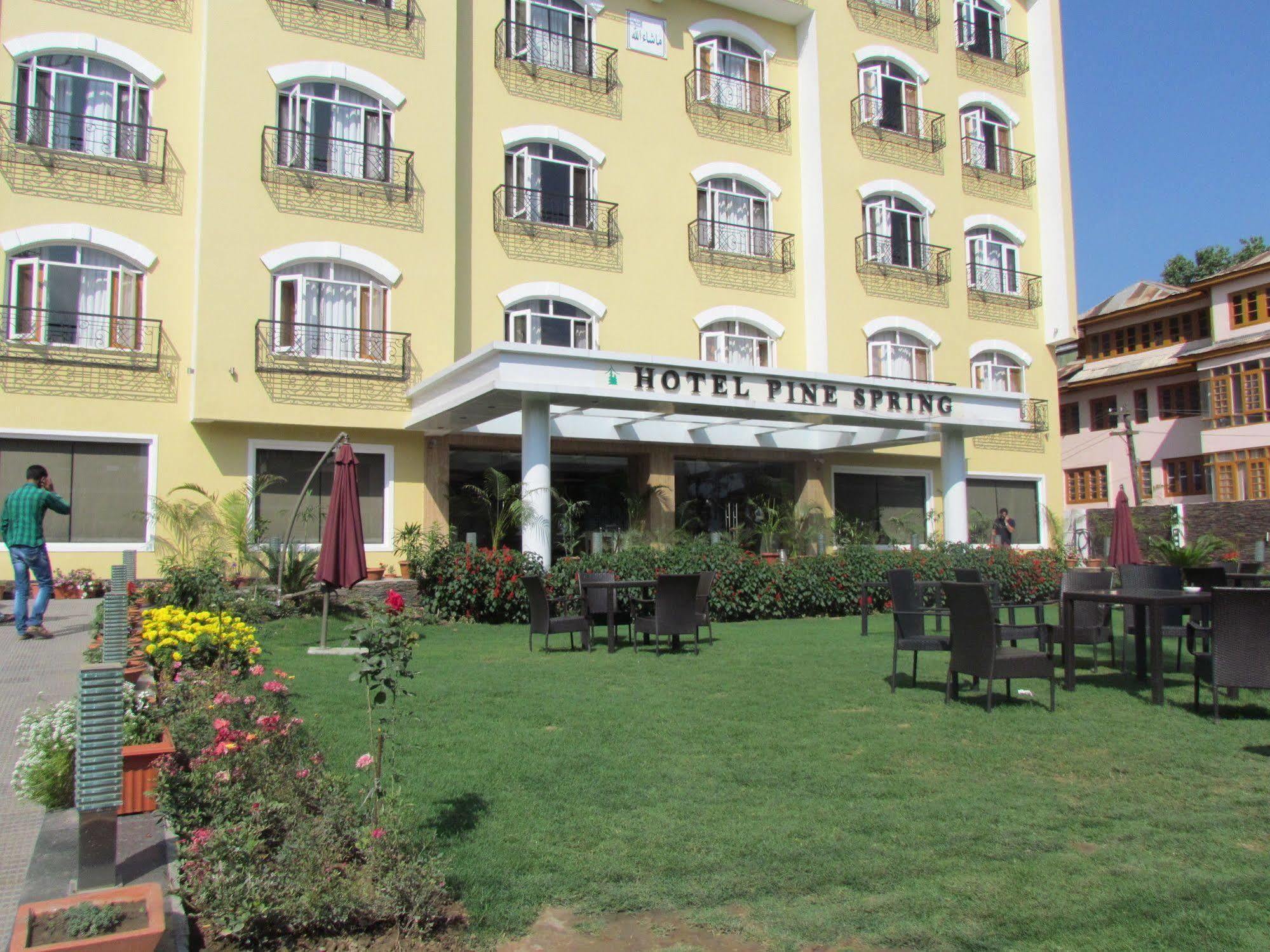 Hotel Pine Spring Wazir Bagh Srinagar  Ngoại thất bức ảnh