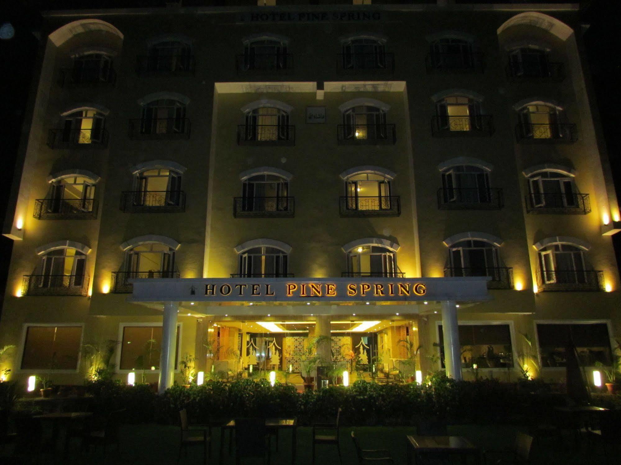 Hotel Pine Spring Wazir Bagh Srinagar  Ngoại thất bức ảnh