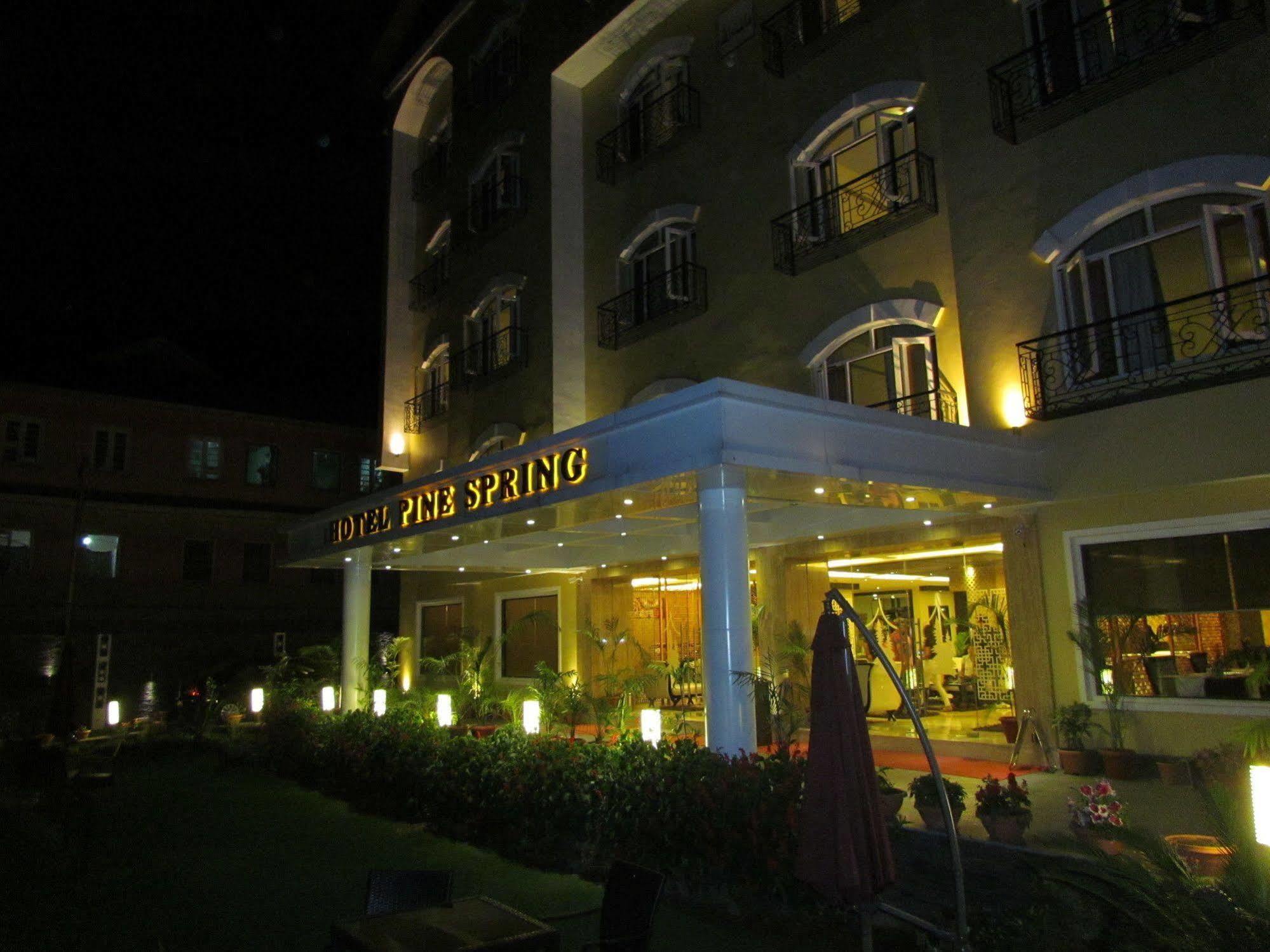 Hotel Pine Spring Wazir Bagh Srinagar  Ngoại thất bức ảnh