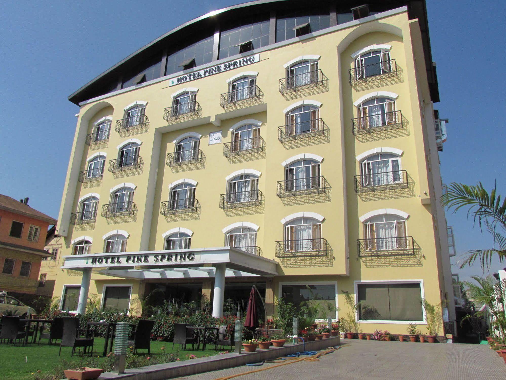 Hotel Pine Spring Wazir Bagh Srinagar  Ngoại thất bức ảnh
