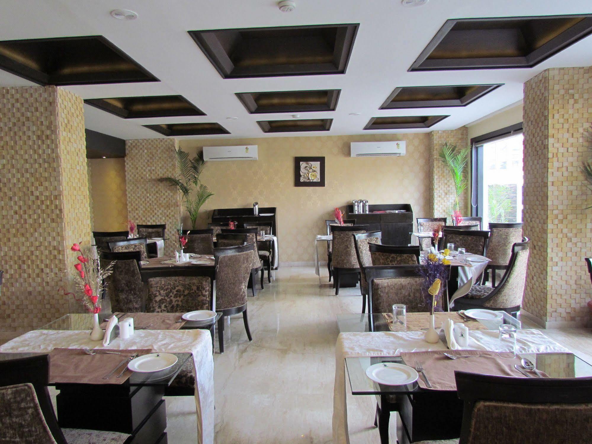 Hotel Pine Spring Wazir Bagh Srinagar  Ngoại thất bức ảnh
