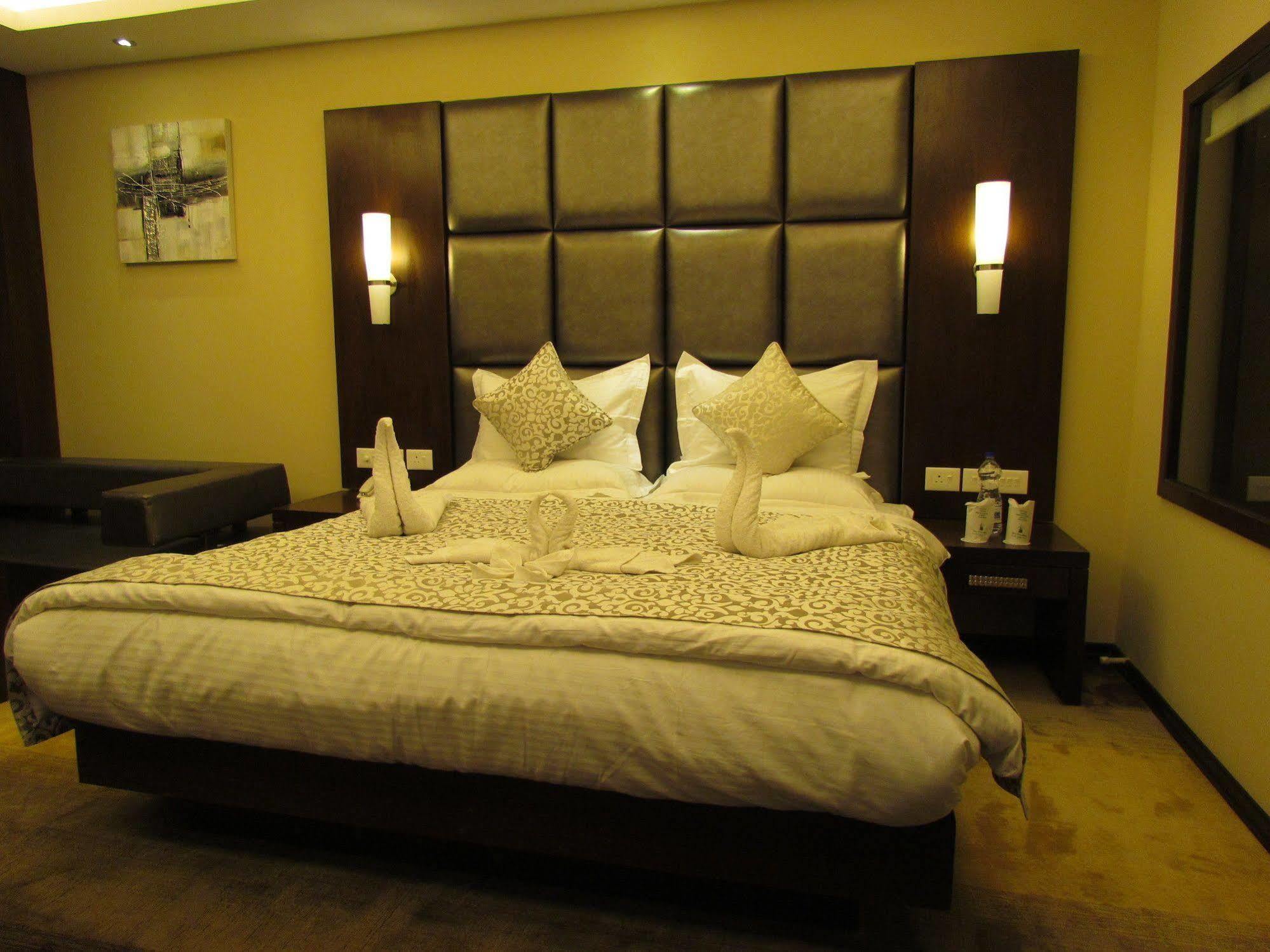 Hotel Pine Spring Wazir Bagh Srinagar  Ngoại thất bức ảnh