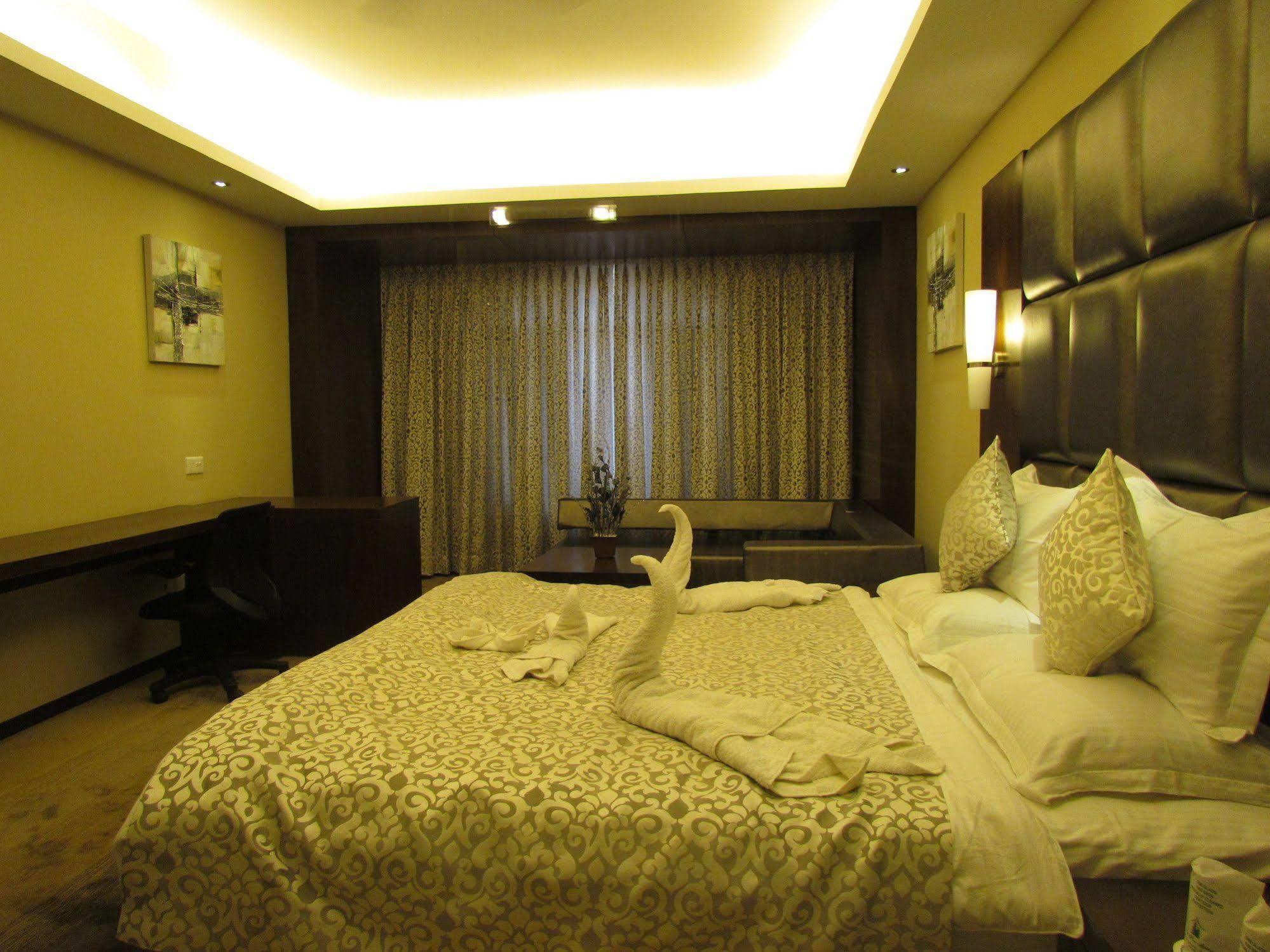 Hotel Pine Spring Wazir Bagh Srinagar  Ngoại thất bức ảnh
