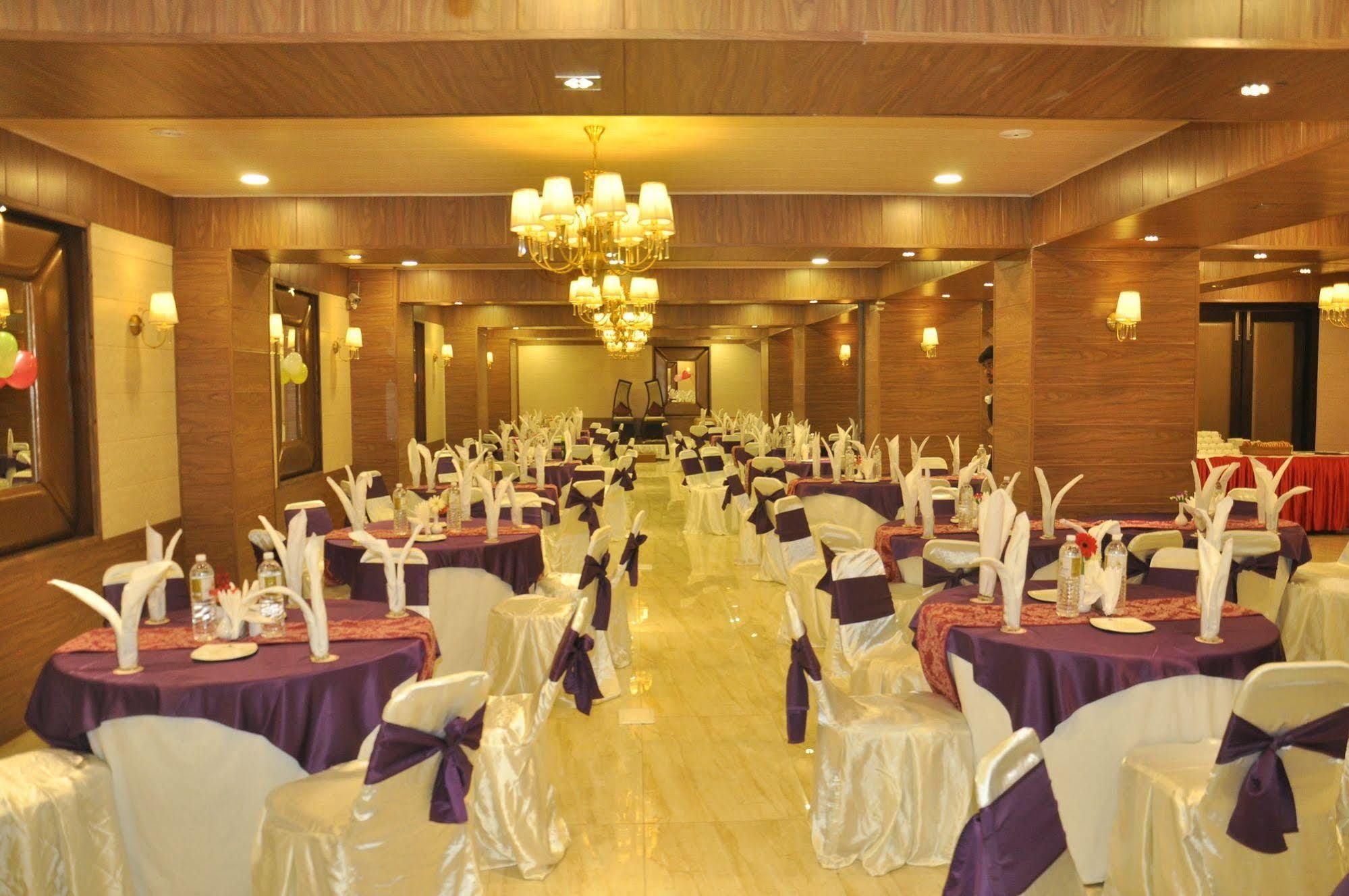 Hotel Pine Spring Wazir Bagh Srinagar  Ngoại thất bức ảnh
