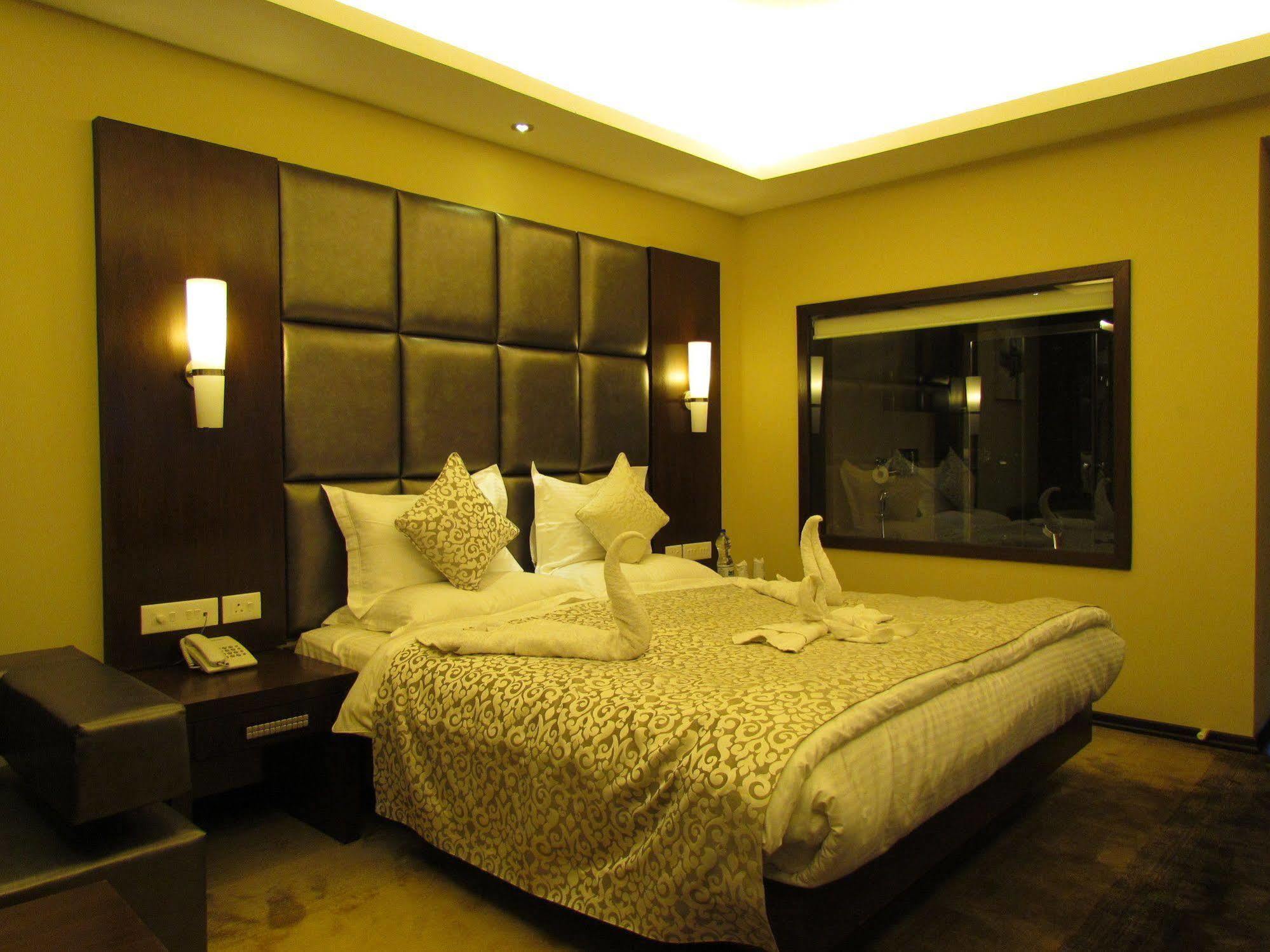 Hotel Pine Spring Wazir Bagh Srinagar  Ngoại thất bức ảnh